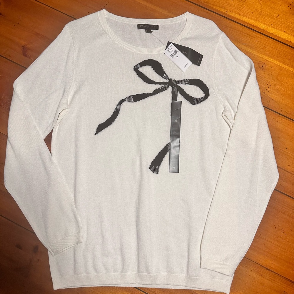 NWT Off White Banana Republic (BR) Sweater Size Medium with Black Bow